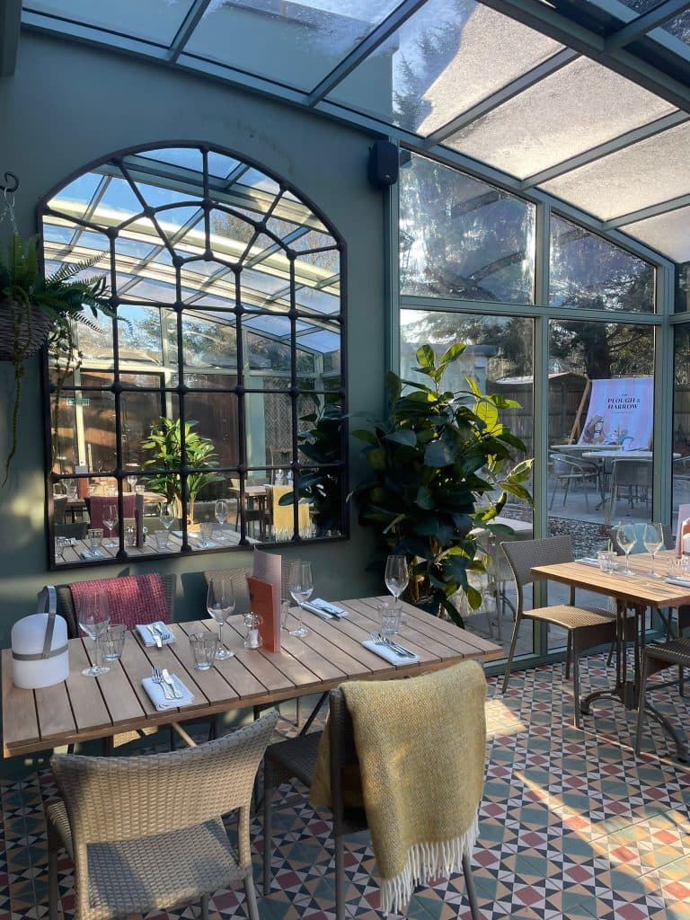 Cover Image for A day in the leaf at Long Ditton